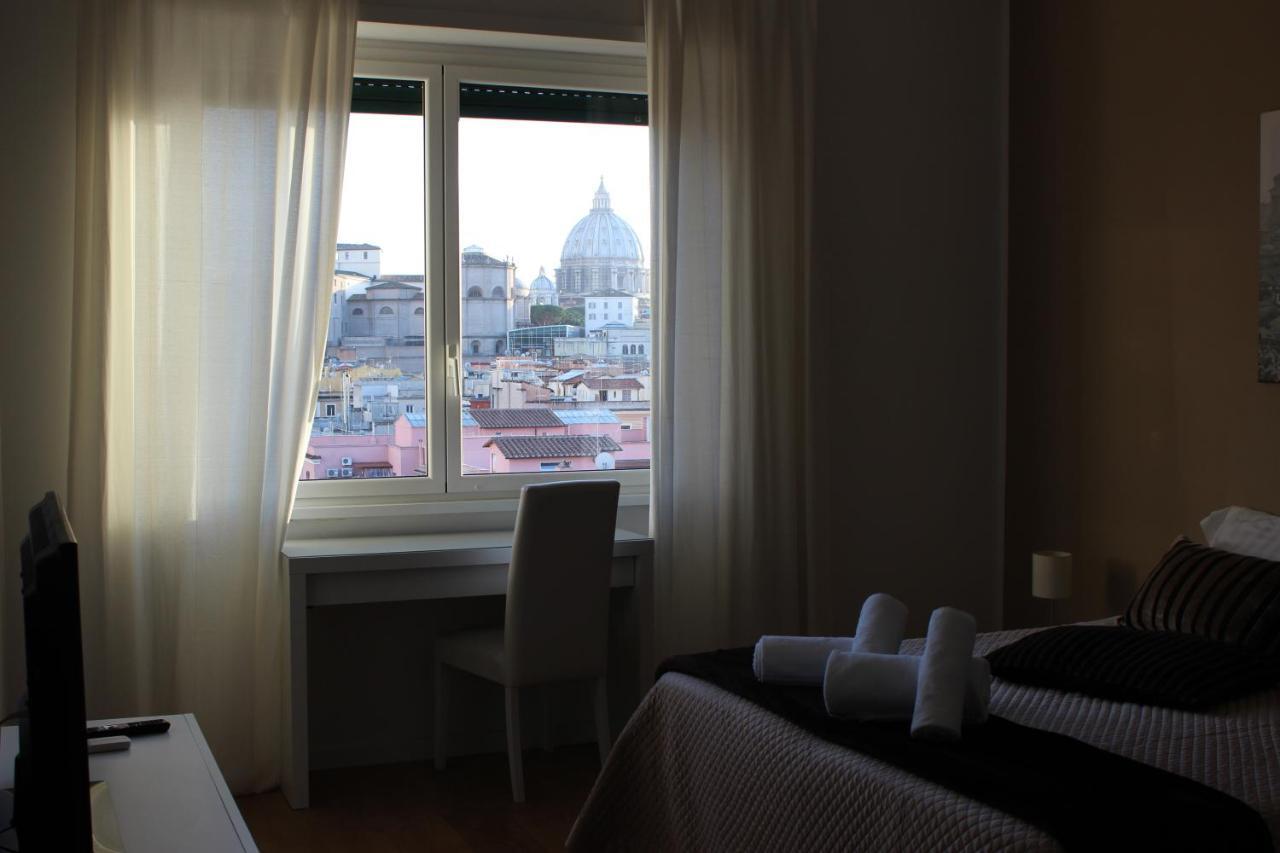 Panoramic View Of St. Peter Apartment Rome Exterior photo